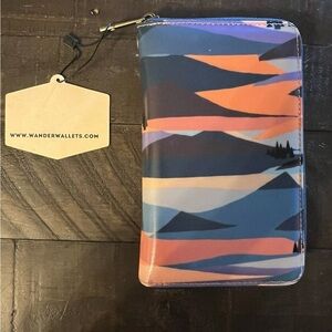 NWT Wandereallets zip up wallet